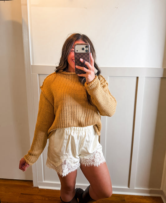 Cream Lace Short Mid Rise