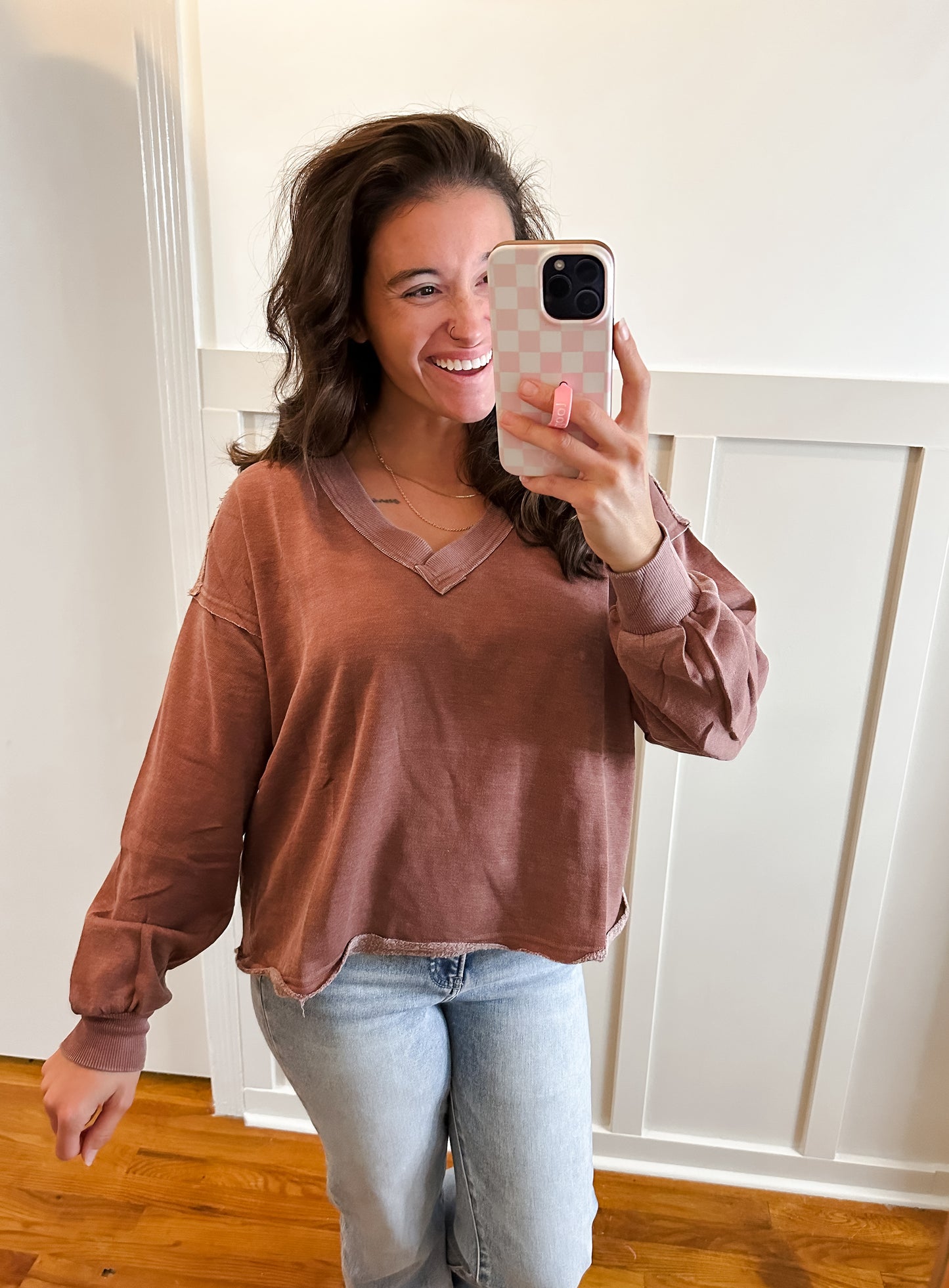 EXTRA from preorder Faded Feels V-Neck Pullover