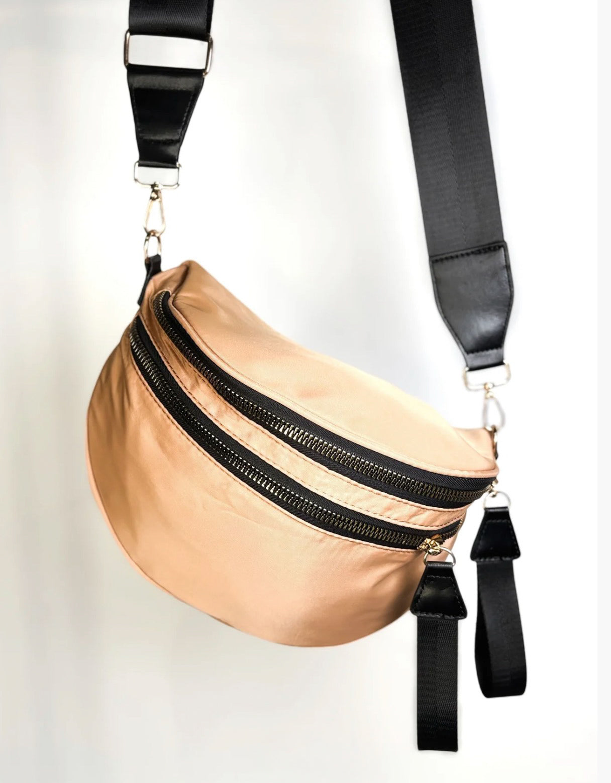 Pre-order CROSSBODY BAG!