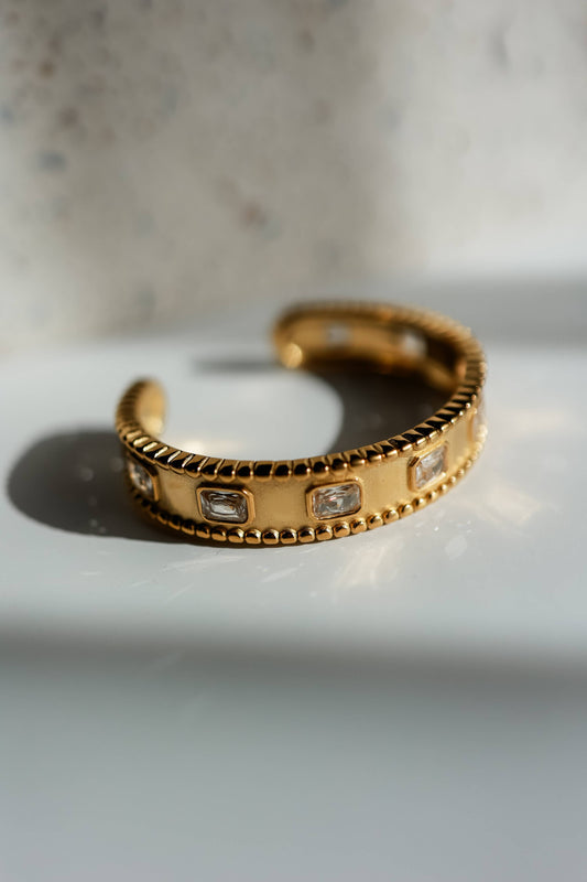 THE FROSTED CUFF